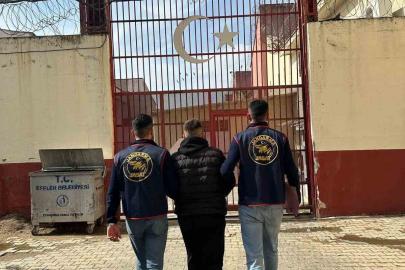 İki ayrı suçtan aranan şahıs operasyonla yakalandı