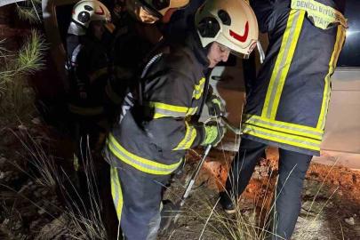 İki gence mezar olan araç hurdaya döndü