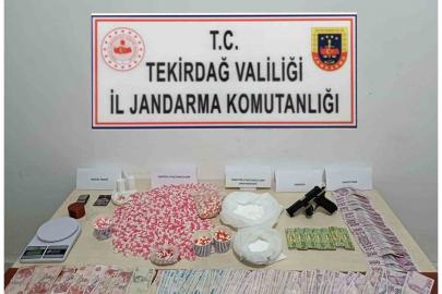 İlaç fabrikasından çaldığı ham maddeyle uyuşturucu üreten 4 kişi tutuklandı