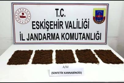 İlçeye uyuşturucu taşıyan 3 şahıs jandarma tarafından yakalandı