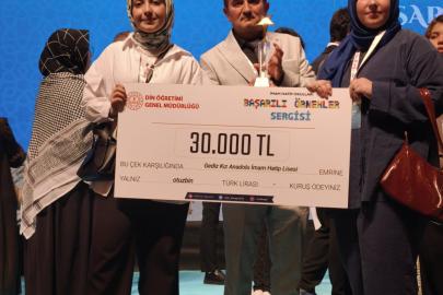 "İmam Hatip Okulları Başarı Örnekleri" sergisinde Kütahya’ya çifte gurur