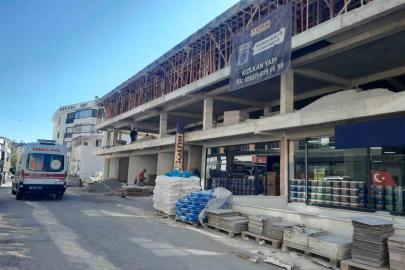 İnşaatta yüksekten düşen işçi yaralandı