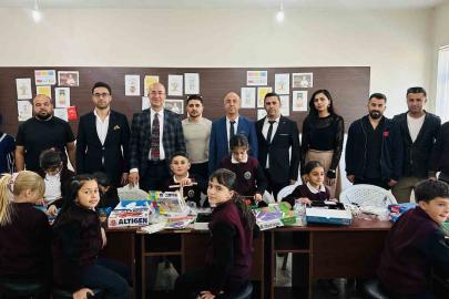 İran sınırındaki öğrencilere 21 çeşit zeka oyunu seti hediye edildi