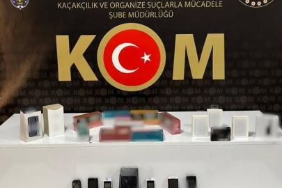 İş yerine yapılan baskında çok sayıda kaçak ürün ele geçirildi