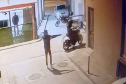 İş yerini kurşunlayan saldırganların kendilerini kayda aldıkları anlar güvenlik kamerasına yansıdı