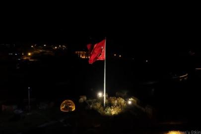 Işıklandırılan Ardahan Kalesi böyle görüntülendi