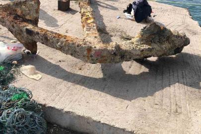 İskeleden yaklaşık 3 tonluk çapa çıkarıldı