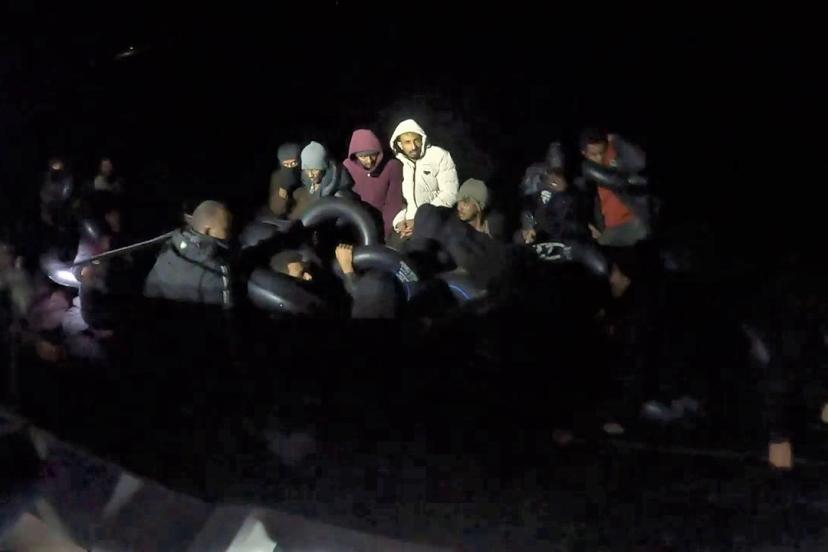 İzmir açıklarında 43 düzensiz göçmen kurtarıldı