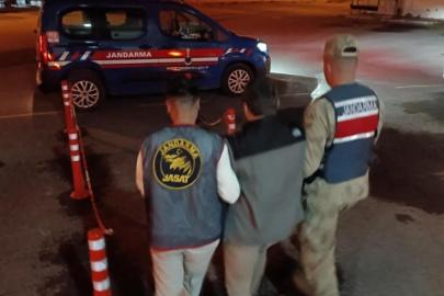 Jandarma araması olan şahsı yakaladı
