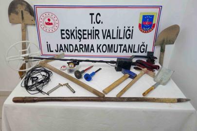 Jandarma tarafından, kaçak kazı yaparken yakalanan 3 şüpheli tutuklandı