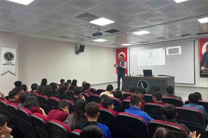 Jandarmadan öğrencilere siber güvenlik bilgilendirmesi