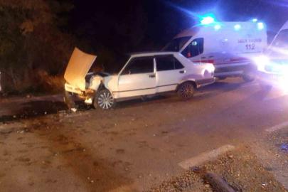 Kafa kafaya çarpışan otomobillerde 4 çocuk yaralandı