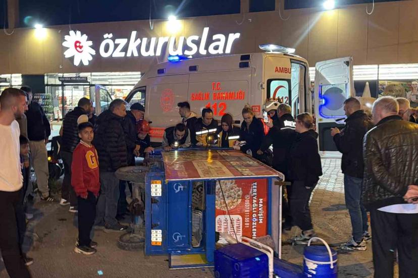 Kaldırıma çarpıp devrilen elektrikli araçtaki 1 kişi yaralandı