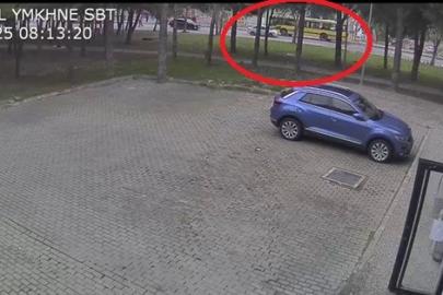 Kampüs içinde belediye otobüsü kadına çarptı: Kaza anı kamerada