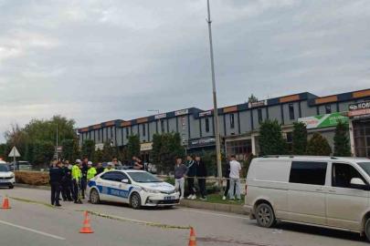 Kamyonete çarpıp devrilen motosikletin sürücüsü yaşamını yitirdi