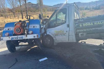 Kamyonetle çarpışan patpatın sürücüsü yaşamını yitirdi