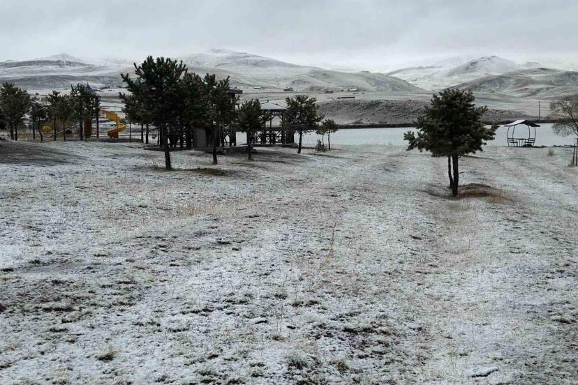 Karayazı’da karla gelen güzellik