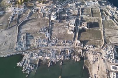 Kars’ta sular çekildi, eski köy ortaya çıktı