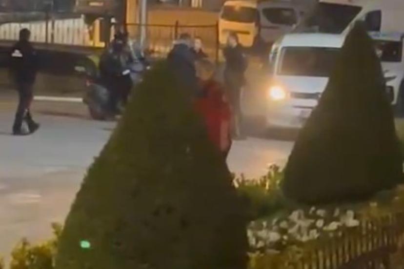 Kastamonu Belediyesi önünde işten çıkartılan şahıs eylem yapıp kendine zarar verdi