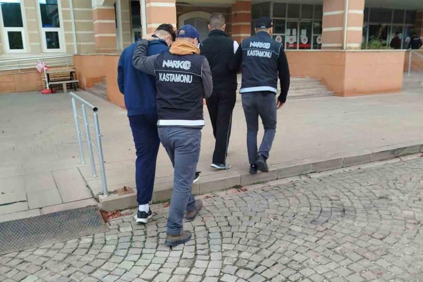 Kastamonu’da uyuşturucuyla yakalanan 2 şüpheli tutuklandı