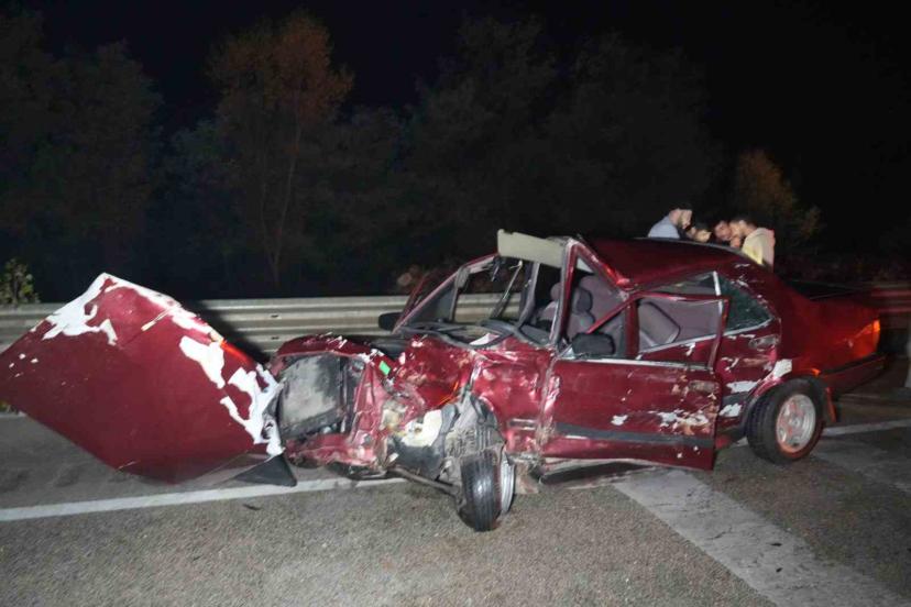 Kastamonu’da zincirleme trafik kazasında Tofaş hurda yığınına döndü