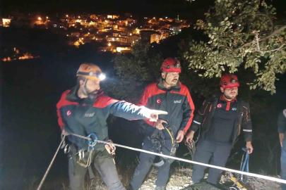 Kayalıklarda mahsur kalan şahıs AFAD ekiplerince kurtarıldı