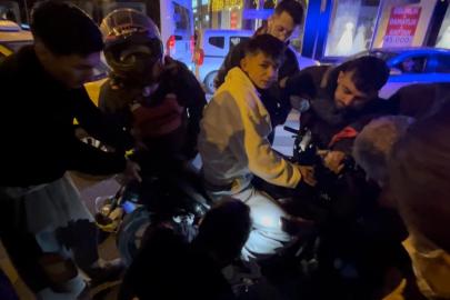 Kaza sonrası genç sürücünün ayağı motosikletin pedal demirine sıkıştı