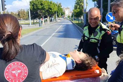 Kaza yapıp yaralanan genç kızdan, başından biran olsun ayrılmayan trafik polisine kahvaltı sözü