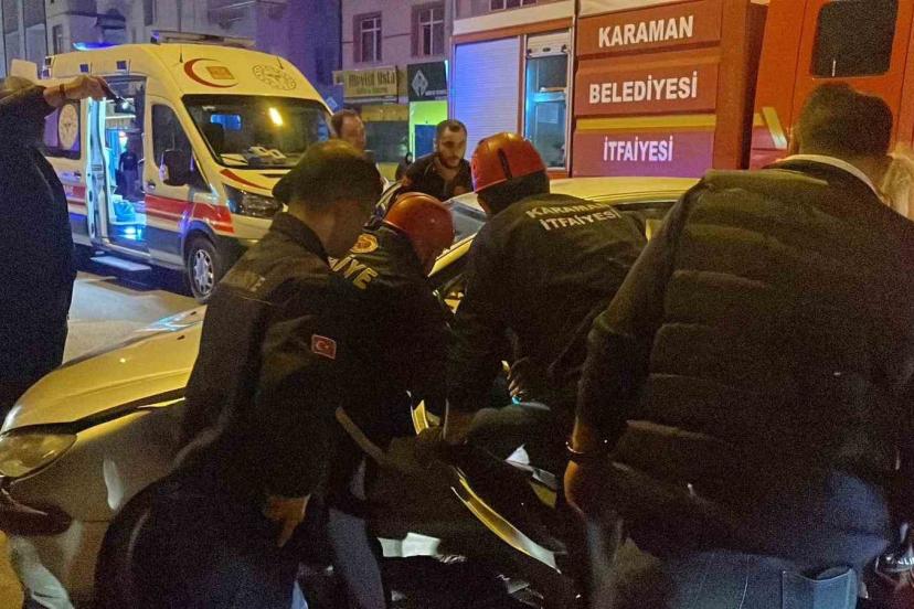 Kazada sonrası araçta sıkışan sürücüyü itfaiye kurtardı