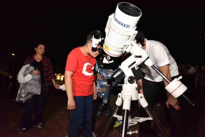Kepez’de "Cumhuriyet ve Bilimle Gece Gözlemi" etkinliği