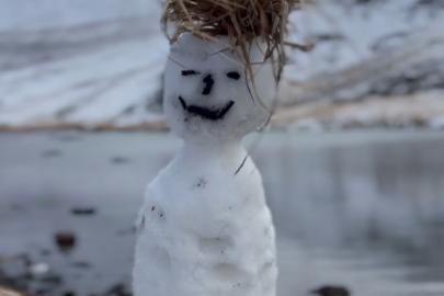 Keşiş Dağı’nda mevsimin ilk kardan adamı yapıldı