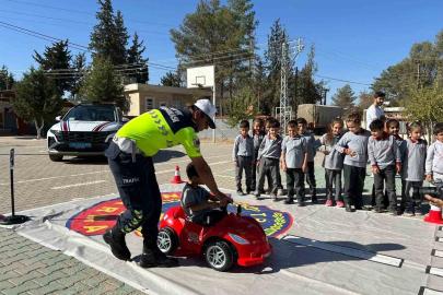 Kilis’te ilkokul öğrencilerine mobil trafik aracıyla eğitim verildi