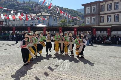 Kırgızistan ve Kazakistanlı sanatçılar Saimbeyli’nin kurtuluş coşkusuna ortak oldu