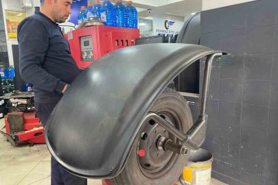 Kış lastiği zorunluluğu 15 Kasım’da başlıyor: Sürücüler lastik takmak için kar yağmasını beklememeli