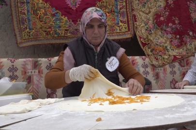 Kızılinler’de yapılan bal kabaklı gözleme ilginç lezzeti ile dikkat çekiyor