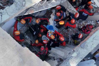 Kocaeli Valisi Aktaş: "Bir vatandaşımızın sesini aldık, 9 bina tedbiren tahliye edildi"