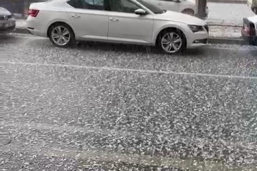 Kovancılar ilçesinde dolu yağışı  etkili oldu