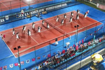 Kuşadası’nda Cumhuriyet coşkusu kortlara taşındı