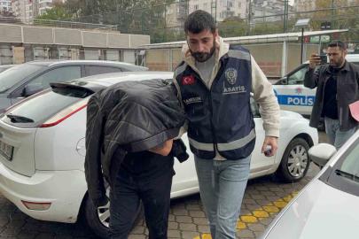 Kuyumcudan 50 gram altın çaldı