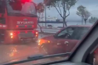 Lapseki’de cadde ve sokaklar göle döndü