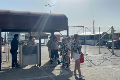 Lüks kruvaziyer 867 yolcu ve 469 mürettebatıyla Alanya’ya demirledi