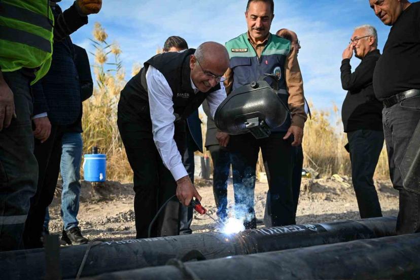 Malatya Büyükşehir Belediyesi’nden üreticilere sulama borusu desteği