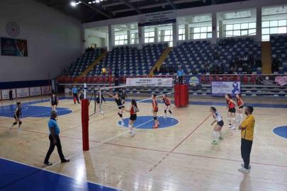 Malatya Voleybol, evinde fırtına gibi esti