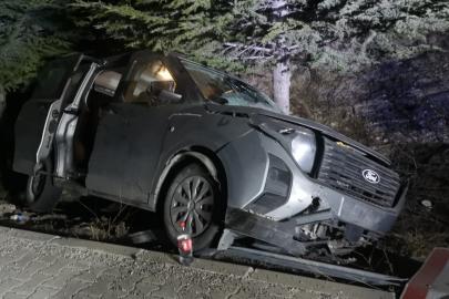 Malatya’da hafif ticari araç refüje çarptı: 1 yaralı