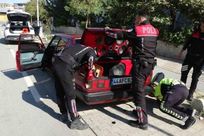 Malatya’da polisin "dur" ihtarına uymayan araçta uyuşturucu ele geçirildi