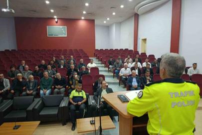 Malatya’da ticari taksi sürücülerine trafik bilgilendirmesi