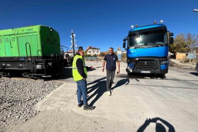 Malatya’da tren tıra çarptı