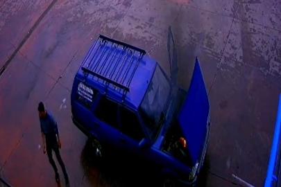 Manisalı aile alev alan otomobilden son anda kurtuldu