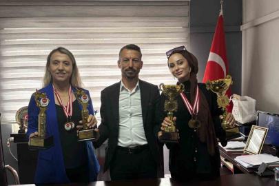 Manisalı kuaförler Antalya’dan 4 kupayla döndü