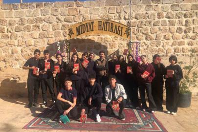 Mardin’de öğrenciler tarihi sokaklarda kitap okudu